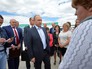 Президент России Владимир Путин во время общения с жителями села Усть-Бюр, пострадавшими от пожаров на территории Хакасии Президент России Владимир Путин во время общения с жителями села Усть-Бюр, пострадавшими от пожаров на территории Хакасии