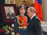 Владимир Путин на церемонии прощания с политиком Евгением Примаковым в Колонном зале Дома Союзов Владимир Путин на церемонии прощания с политиком Евгением Примаковым в Колонном зале Дома Союзов