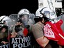 Полиция Греции пресекает уличные беспорядки Полиция Греции пресекает уличные беспорядки