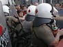 Полиция применила силу против митингующих в Греции Полиция применила силу против митингующих в Греции