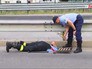 Полицейские спасают утят из канализации Полицейские спасают утят из канализации