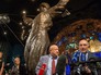 Участники космической миссии "Союз-Аполлон" командир космического корабля "Союз-19" Алексей Леонов и командир корабля "Аполлон" Томас Стаффорд во время встречи Участники космической миссии "Союз-Аполлон" командир космического корабля "Союз-19" Алексей Леонов и командир корабля "Аполлон" Томас Стаффорд во время встречи