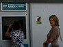 Жители Греции у банкомата Жители Греции у банкомата