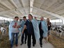 Актер Жерар Депардье знакомится с работой животноводческого хозяйства Актер Жерар Депардье знакомится с работой животноводческого хозяйства
