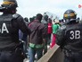 Полицейский рейд по нелегалам на границе Евротоннеля под проливом Ла-Манш Полицейский рейд по нелегалам на границе Евротоннеля под проливом Ла-Манш