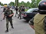 Украинские силовики проводят задержание Украинские силовики проводят задержание