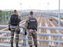 Полиция Франции пресекла попытку проникновения 200 мигрантов в Евротоннель Полиция Франции пресекла попытку проникновения 200 мигрантов в Евротоннель