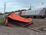 Последствия столкновения поезда с КамАЗом на железной дороге Последствия столкновения поезда с КамАЗом на железной дороге