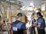 Сотрудники миссии ОБСЕ осматривают место обстрела в Донбассе Сотрудники миссии ОБСЕ осматривают место обстрела в Донбассе
