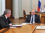 Президент России Владимир Путин (справа) и вице-премьер РФ Дмитрий Рогозин во время встречи Президент России Владимир Путин (справа) и вице-премьер РФ Дмитрий Рогозин во время встречи