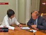 Владимир Путин и помощник генерального директора Александра Румянцева Владимир Путин и помощник генерального директора Александра Румянцева