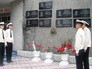 Почетный караул у мемориала памяти атомному подводному ракетному крейсеру "Курск" Почетный караул у мемориала памяти атомному подводному ракетному крейсеру "Курск"