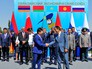 Президент Кыргызстана Алмазбек Атамбаев и президент Казахстана Нурсултан Назарбаев на церемонии вхождения Кыргызской Республики в ЕАЭС Президент Кыргызстана Алмазбек Атамбаев и президент Казахстана Нурсултан Назарбаев на церемонии вхождения Кыргызской Республики в ЕАЭС