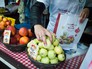Яблоки на прилавке Яблоки на прилавке