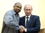 Президент России Владимир Путин и американский боксёр Рой Джонс Президент России Владимир Путин и американский боксёр Рой Джонс
