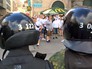 Украинская милиция оцепила польских фанатов Украинская милиция оцепила польских фанатов
