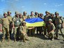 Пётр Порошенко с военнослужащими украинской армии Пётр Порошенко с военнослужащими украинской армии