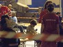 Спасенные беженцы с затонувшего корабля Спасенные беженцы с затонувшего корабля