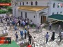 Крымские мусульмане у мечети Крымские мусульмане у мечети