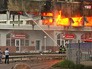 Пожарные на месте возгорания в торговом центре Пожарные на месте возгорания в торговом центре