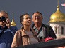 Туристы на фоне Москвы Туристы на фоне Москвы
