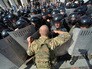Украинская милиция держит оцепление у здания Верховной Рады Украины Украинская милиция держит оцепление у здания Верховной Рады Украины