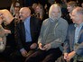 Ирина Мирошниченко, Николай Чиндяйкин, Станислав Любшин, Авангард Леонтьев (слева направо) во время сбора труппы в Московском художественном театре (МХТ) имени А.П. Чехова Ирина Мирошниченко, Николай Чиндяйкин, Станислав Любшин, Авангард Леонтьев (слева направо) во время сбора труппы в Московском художественном театре (МХТ) имени А.П. Чехова