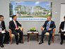 Владимир Путин с вице-премьером Государственного совета Китайской Народной Республики Ван Яном Владимир Путин с вице-премьером Государственного совета Китайской Народной Республики Ван Яном