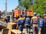 Спасатели МЧС устраняют последствия разрушений Спасатели МЧС устраняют последствия разрушений