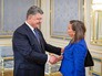 Президент Украины Пётр Порошенко и помощник госсекретаря США Виктория Нуланд Президент Украины Пётр Порошенко и помощник госсекретаря США Виктория Нуланд
