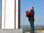 Сильвио Берлускони почтил память погибших в Крымской войне солдат Сардинского королевства, возложив цветы к мемориалу у подножья горы Гасфорта Сильвио Берлускони почтил память погибших в Крымской войне солдат Сардинского королевства, возложив цветы к мемориалу у подножья горы Гасфорта