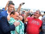 Сильвио Берлускони во время прогулки по набережной Ялты Сильвио Берлускони во время прогулки по набережной Ялты