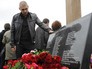 Мемориальная доска у подножия креста на месте крушения самолета Як-42 Мемориальная доска у подножия креста на месте крушения самолета Як-42