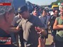 Активисты блокируют автомобильную трассу на границе Украины и Крыма Активисты блокируют автомобильную трассу на границе Украины и Крыма