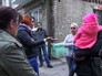Биологическая мать девочки и приёмные родители Биологическая мать девочки и приёмные родители
