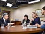 Президент Украины Пётр Порошенко общается с журналистами Президент Украины Пётр Порошенко общается с журналистами