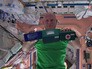 Космонавт показывает цирковые трюки на орбите МКС Космонавт показывает цирковые трюки на орбите МКС
