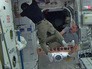 Космонавты показывают цирковые трюки на орбите МКС Космонавты показывают цирковые трюки на орбите МКС