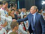Президент России Владимир Путин на встрече в Сочи с победителями Всемирных игр колясочников и ампутантов Президент России Владимир Путин на встрече в Сочи с победителями Всемирных игр колясочников и ампутантов