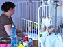 Родители ребенка с переломом ноги в больнице Родители ребенка с переломом ноги в больнице
