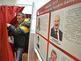 Мужчина на избирательном участке в Минске во время выборов президента Белоруссии Мужчина на избирательном участке в Минске во время выборов президента Белоруссии