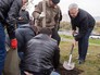 Сергей Собянин принял участие в благоустройстве зелёной территории Сергей Собянин принял участие в благоустройстве зелёной территории