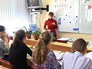 Учительница и старшеклассники на уроке Учительница и старшеклассники на уроке