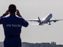 Самолет Airbus A321 в воздухе Самолет Airbus A321 в воздухе