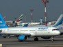 Самолет Airbus A321 в аэропорту Самолет Airbus A321 в аэропорту