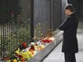 Российское посольство в Киеве, куда простые украинцы приносят цветы Российское посольство в Киеве, куда простые украинцы приносят цветы