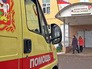 Машина скорой помощи возле приёмного отделения больницы Машина скорой помощи возле приёмного отделения больницы
