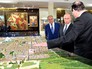 Владимир Путин осмотрел выставку посвящённую 2000-летию Дербента Владимир Путин осмотрел выставку посвящённую 2000-летию Дербента