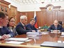 Президент России Владимир Путин на совещании Президент России Владимир Путин на совещании