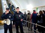 Сотудники полиции в метро Сотудники полиции в метро
